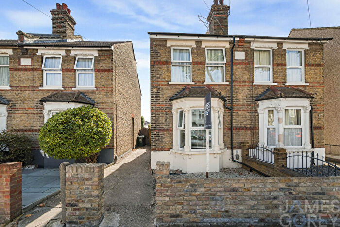 3 Bedroom Semi Detached House For Sale In Colney Road, Dartford, DA1