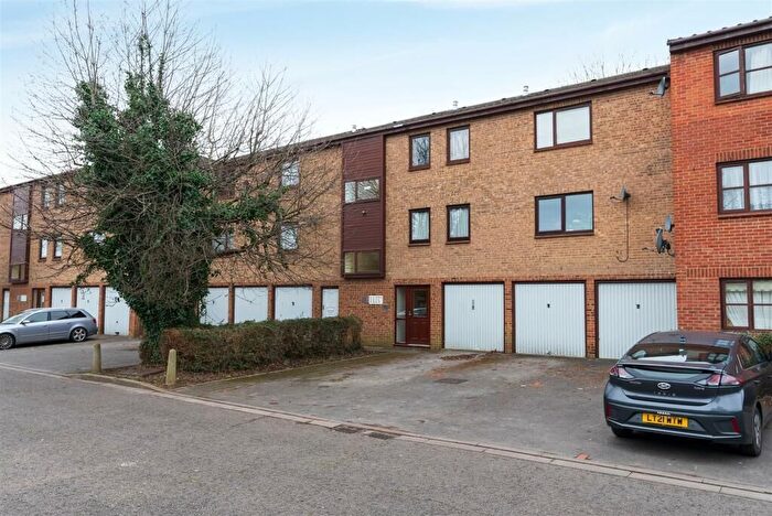2 Bedroom Flat To Rent In Waterside, Cowley, Uxbridge, UB8