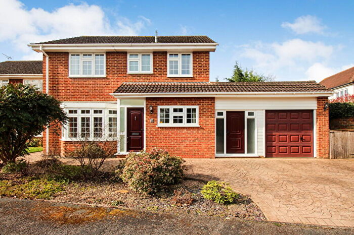 4 Bedroom Detached House For Sale In Corfe Close, Ashtead, KT21