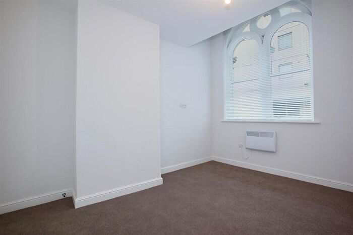 2 Bedroom Apartment To Rent In Apt Bank Street, City Centre, S1