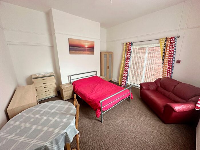 1 Bedroom Property To Rent In Westfield Terrace, Wakefield, WF1