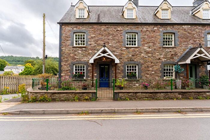 4 Bedroom End Of Terrace House For Sale In Eyrie Oaks, Brecon, LD3