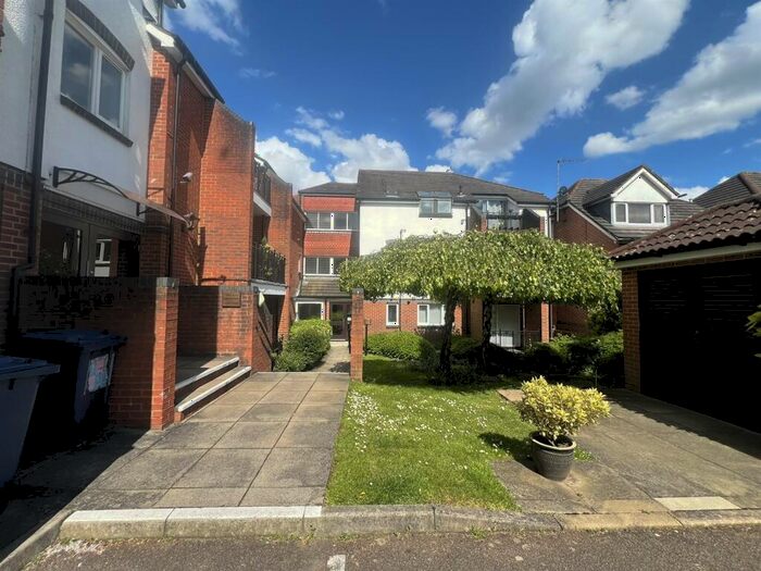 2 Bedroom Apartment To Rent In Normandy House, Regency Crescent, Hendon, NW4