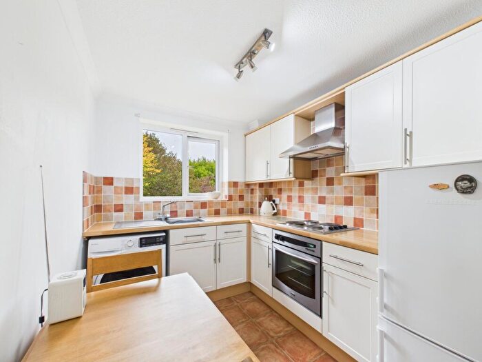 1 Bedroom Apartment For Sale In Knaves Hollow, Wooburn Moor, High Wycombe, Buckinghamshire, HP10
