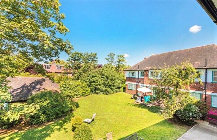 2 Bedroom Flat To Rent In Ossulton Way, London, N2