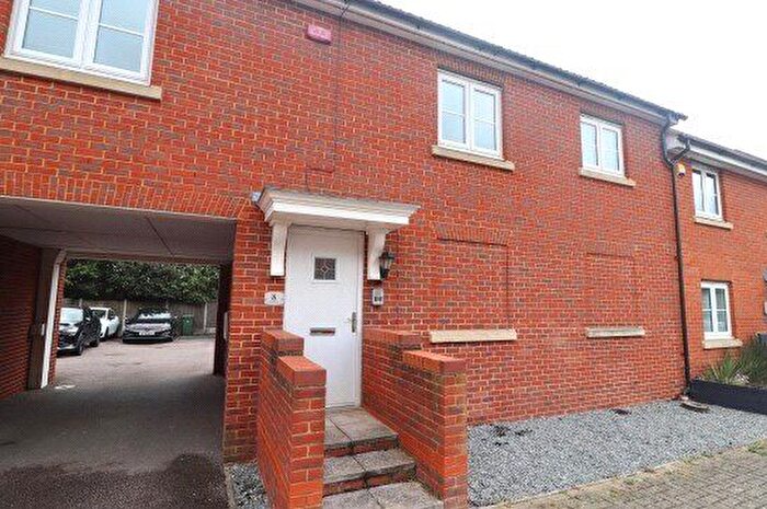 2 Bedroom Maisonette For Sale In The Nave, Laindon, Basildon, Essex, SS15