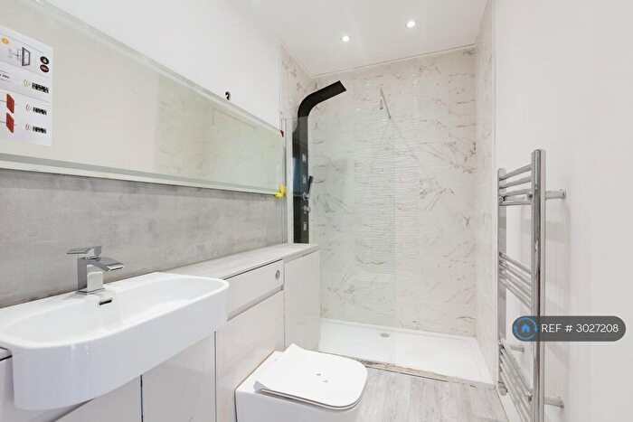 2 Bedroom Flat To Rent In Northfleet, Dartford - Kent, DA11