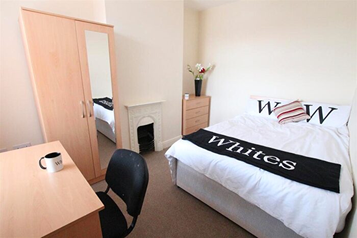 4 Bedroom Terraced House To Rent In Rothersthorpe Road, Far Cotton, Northampton, NN4