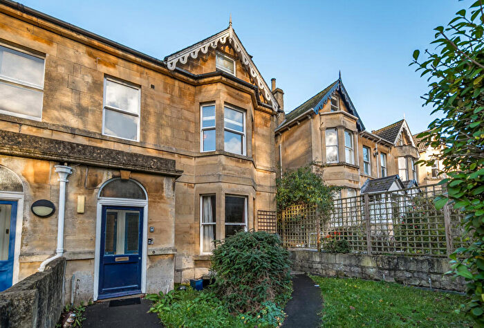 3 Bedroom Maisonette For Sale In St. Lukes Road, Bath, Somerset, BA2