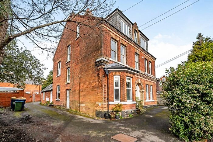 1 Bedroom Flat For Sale In Basingstoke, Hampshire, RG21