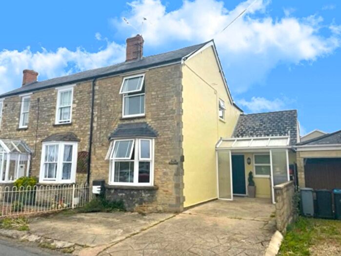 3 Bedroom Cottage To Rent In The Crofts, Witney, OX28