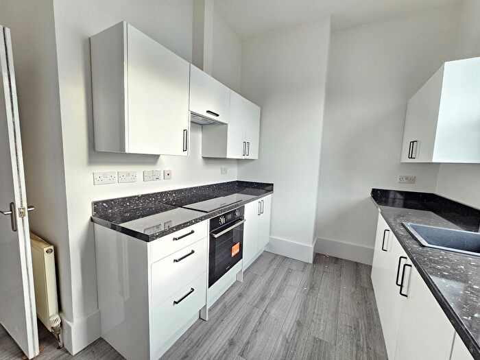 2 Bedroom Flat To Rent In High Street, Maidenhead, SL6