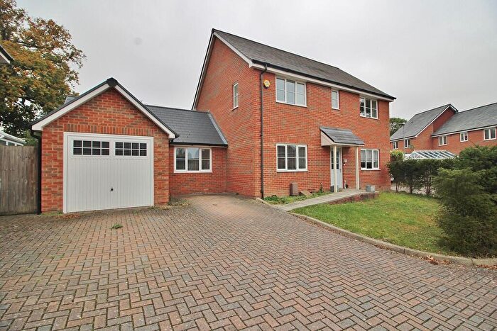 4 Bedroom Detached House For Sale In Catkin Grove, Horndean, PO8