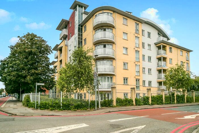 3 Bedroom Flat To Rent In Kings Road, Reading, RG1