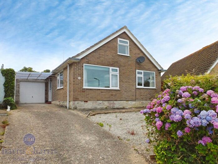 2 Bedroom Detached Bungalow For Sale In Wychall Park, Seaton, EX12