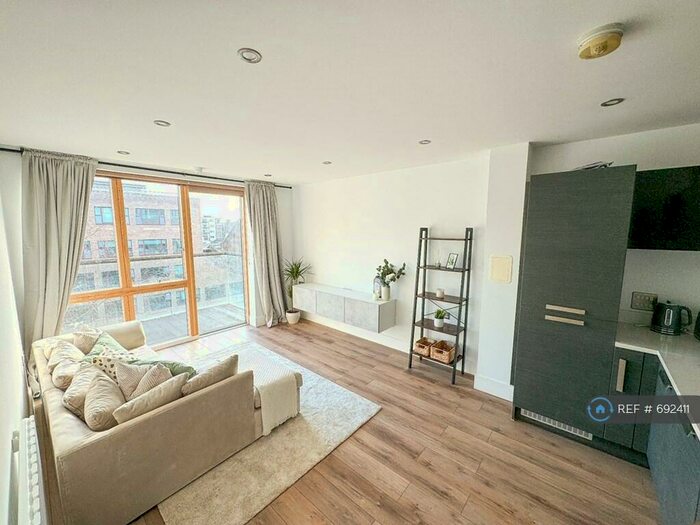 2 Bedroom Flat To Rent In Downham Wharf, London, N1