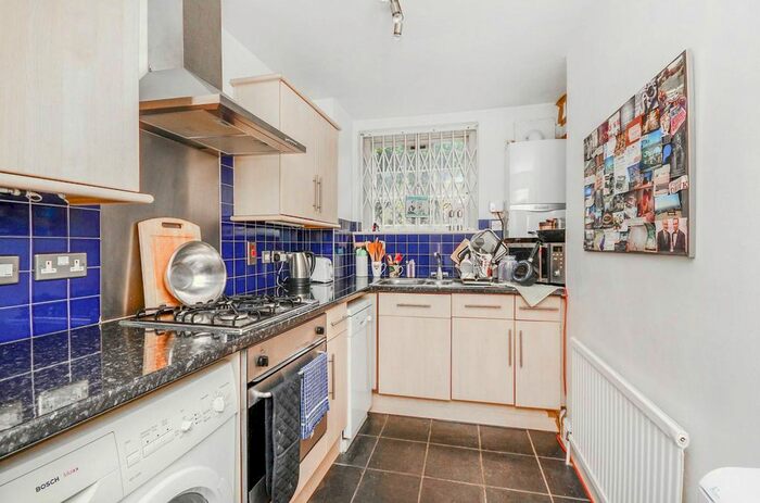 2 Bedroom Flat To Rent In Tibberton Square, Islington, London, N1