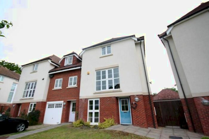 4 Bedroom Semi-Detached House To Rent In Oak Tree Drive, Guildford, GU1