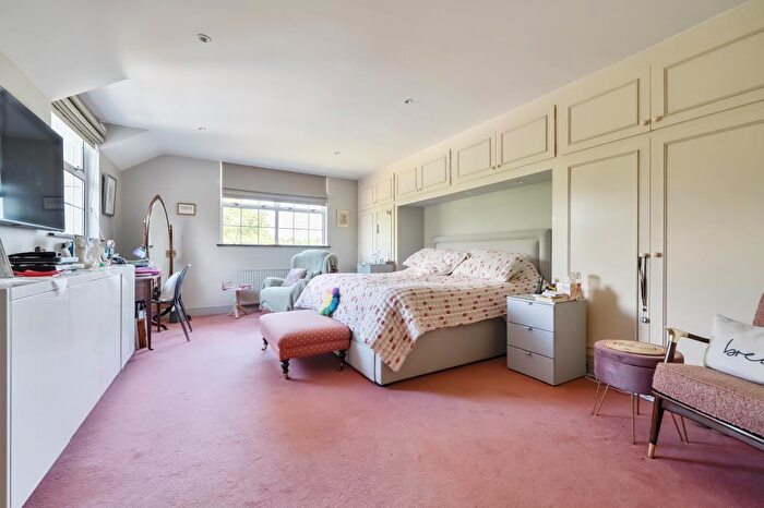4 Bedroom Detached House For Sale In Totteridge Common, Totteridge, N20