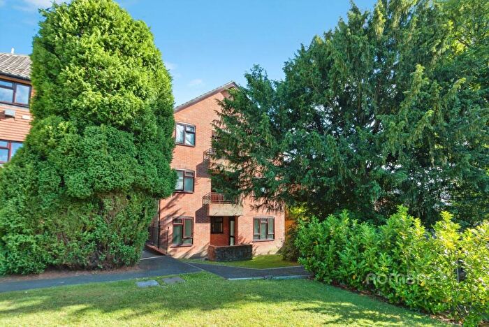2 Bedroom Flat To Rent In Chudleigh Court, Clockhouse Road, Farnborough, GU14