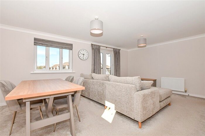 2 Bedroom Flat For Sale In Sherwood Avenue, Aylesford, Kent, ME20