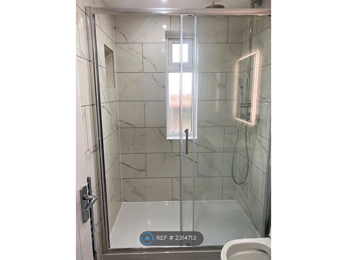 2 Bedroom Flat To Rent In Cross Lances Road, Hounslow, TW3