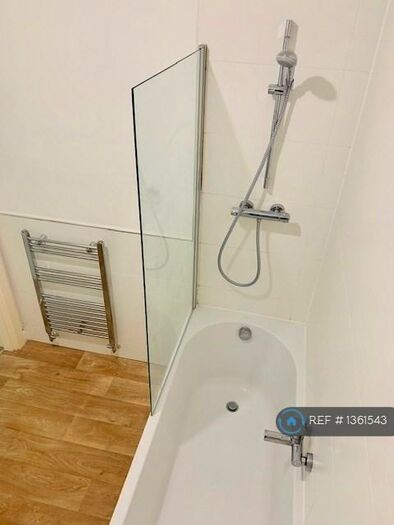 1 Bedroom Flat To Rent In Kinderlee Way, Chisworth, Glossop, SK13