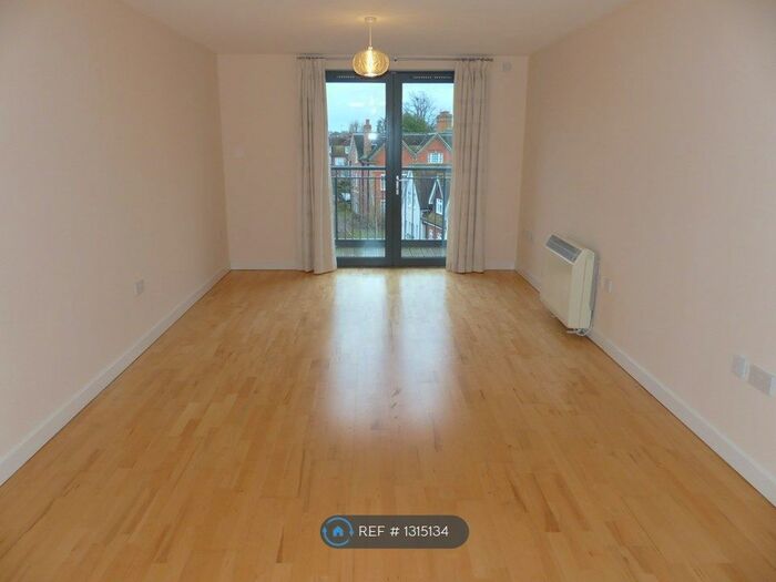 2 Bedroom Flat To Rent In The Forum, Horsham RH12