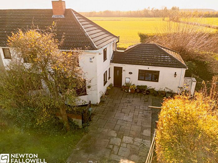 3 Bedroom Cottage For Sale In Great North Road, Tuxford, NG22