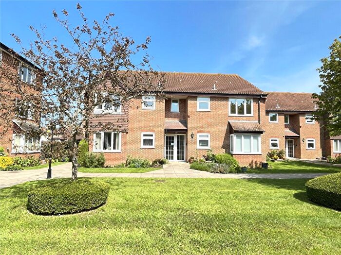 2 Bedroom Apartment For Sale In Meadow Court, Bridport, DT6