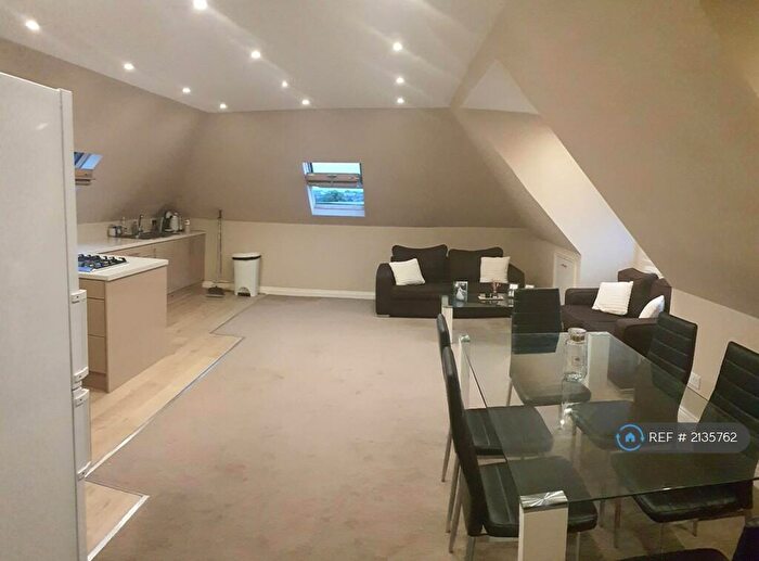 2 Bedroom Flat To Rent In Alba Court, London, NW11