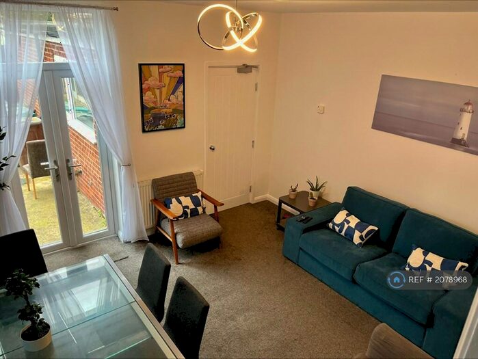 5 Bedroom Semi-Detached House To Rent In City Road, Nottingham, NG7