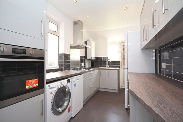 3 Bedroom Semi-Detached House To Rent In Shakespeare Road, Dunstable, Luton, LU4