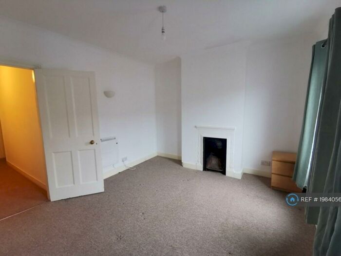 1 Bedroom Flat To Rent In Lincoln Road, Reading, RG2