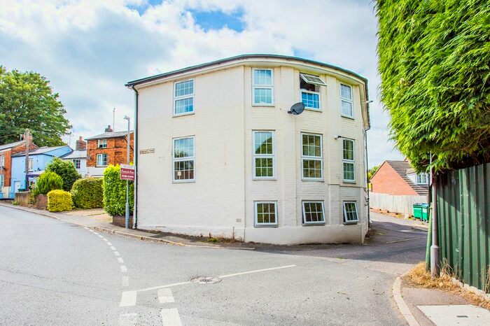 2 Bedroom Flat To Rent In Gawcott Road, Buckingham, MK18