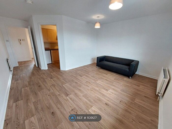 1 Bedroom Flat To Rent In Arcadia Street, Glasgow, G40
