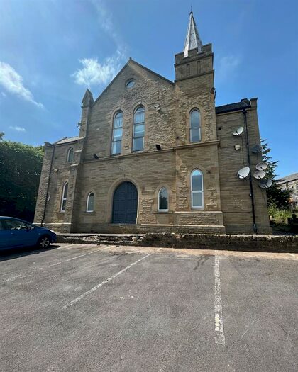 2 Bedroom Apartment To Rent In Olivia Court, Smith Lane, Bradford, BD9