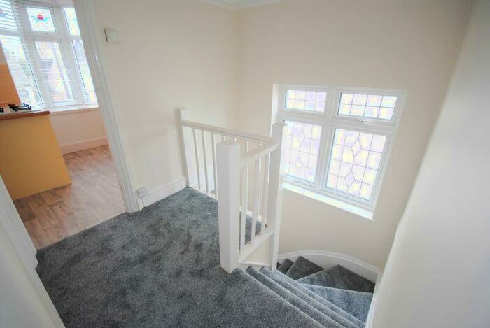 1 Bedroom Flat For Sale In Scarborough Drive, Leigh-On-Sea, Essex, SS9