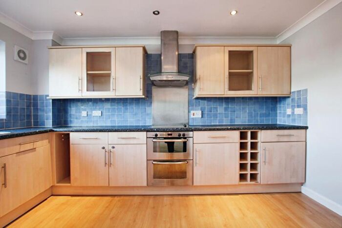 2 Bedroom Apartment To Rent In Portland Court - Spike Island, BS1
