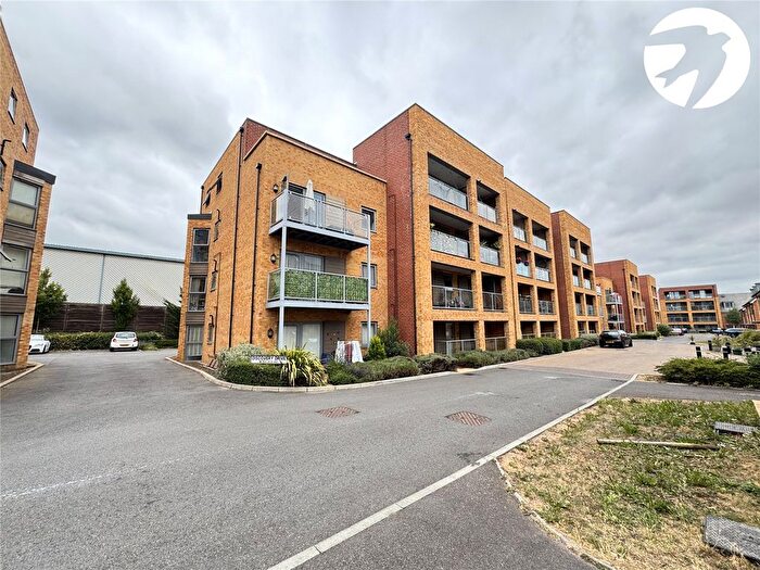 2 Bedroom Flat For Sale In Discovery Drive, Swanley, Kent, BR8