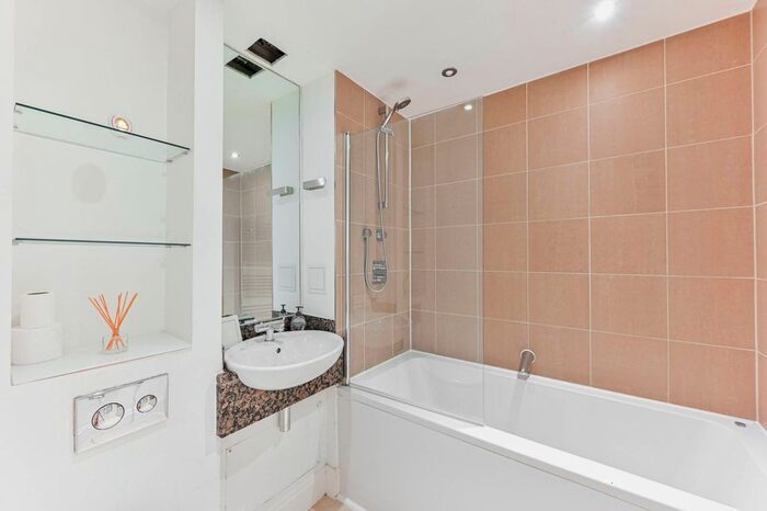 1 Bedroom Flat To Rent In Vauxhall Bridge Road, Pimlico, London, SW1V