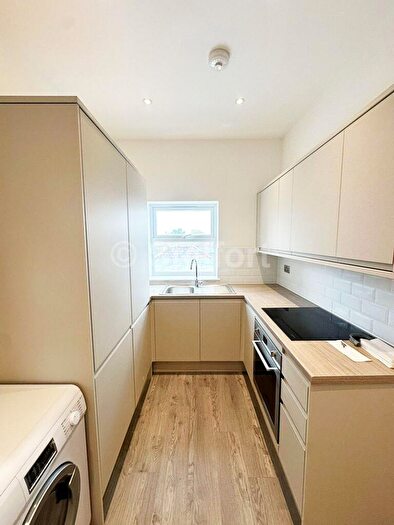 2 Bedroom Flat To Rent In Leytonstone Road, London, E15