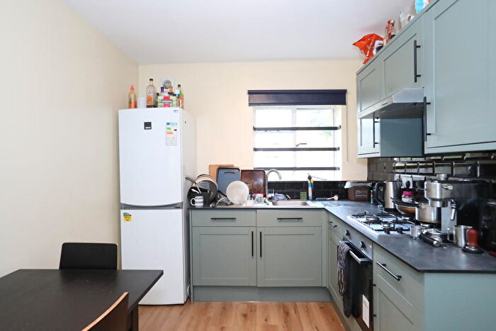 1 Bedroom Flat To Rent In Carlton House, Ca, R1