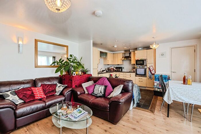 2 Bedroom Flat For Sale In Princess Way, Swansea, SA1