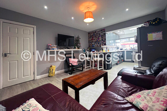 5 Bedroom Semi-Detached House To Rent In Newport View, Leeds, LS6