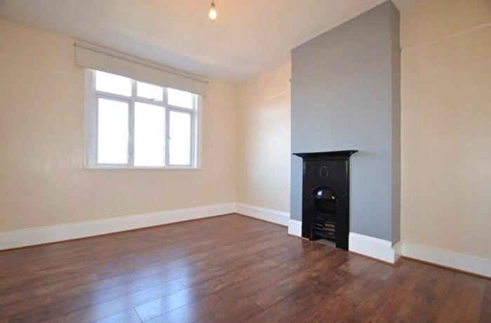 3 Bedroom House To Rent In Bingham Road, Croydon, Surrey, CR0