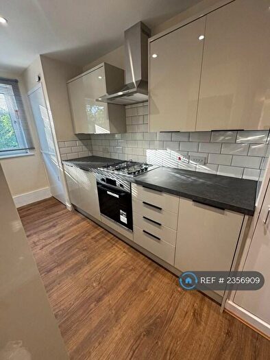 3 Bedroom Flat To Rent In Clarkston Road, Glasgow, G44