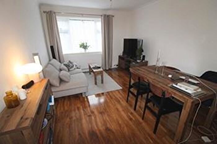 2 Bedroom Flat To Rent In Warham Road, South Croydon, CR2
