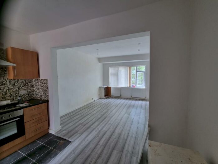 1 Bedroom Flat To Rent In Lisburn Lane, Liverpool, L13