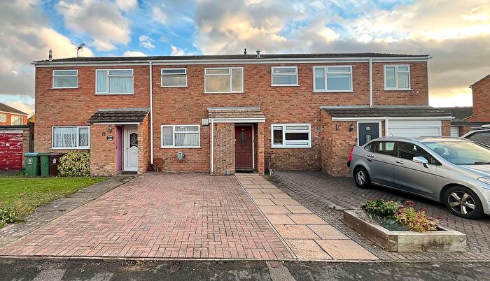 3 Bedroom Terraced House For Sale In Weill Road, Aylesbury, HP21
